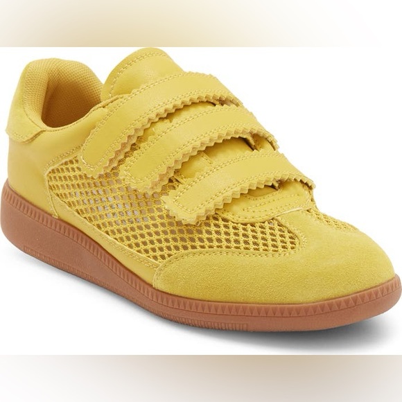 Steve Madden Momentum Sneaker, Yellow Gold Velcro Shoe Sz 8.5 NIB - Picture 1 of 8